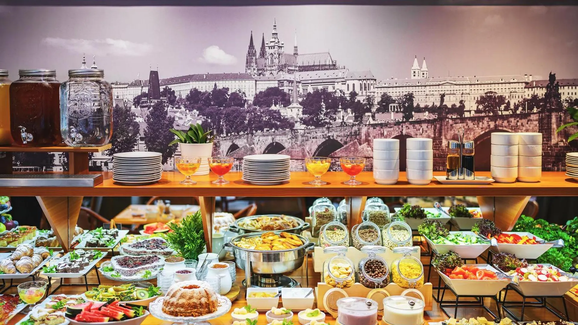 Charles Central Praga